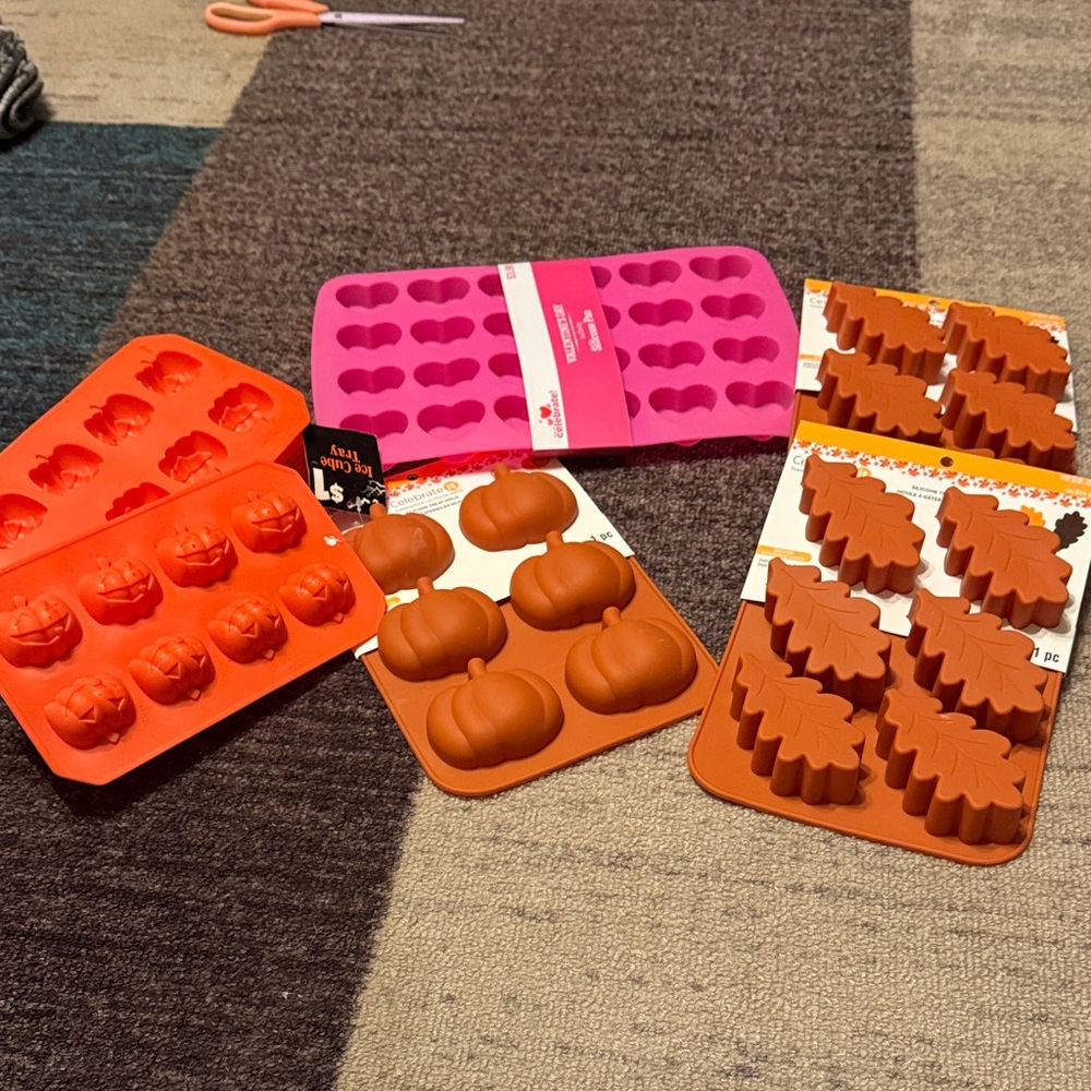 Silcone trays for treats and crafts -seasonal